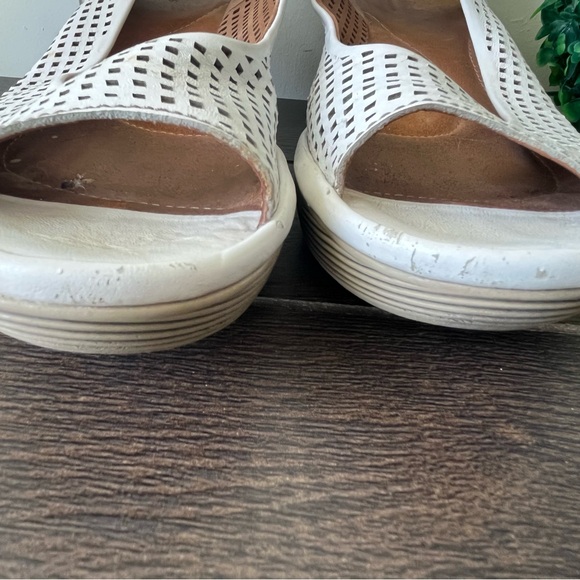 Clarks Clarene Prima Leather Wedge White Sandals Size 9.5 - Picture 4 of 15